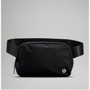 Lululemon everywhere belt bag